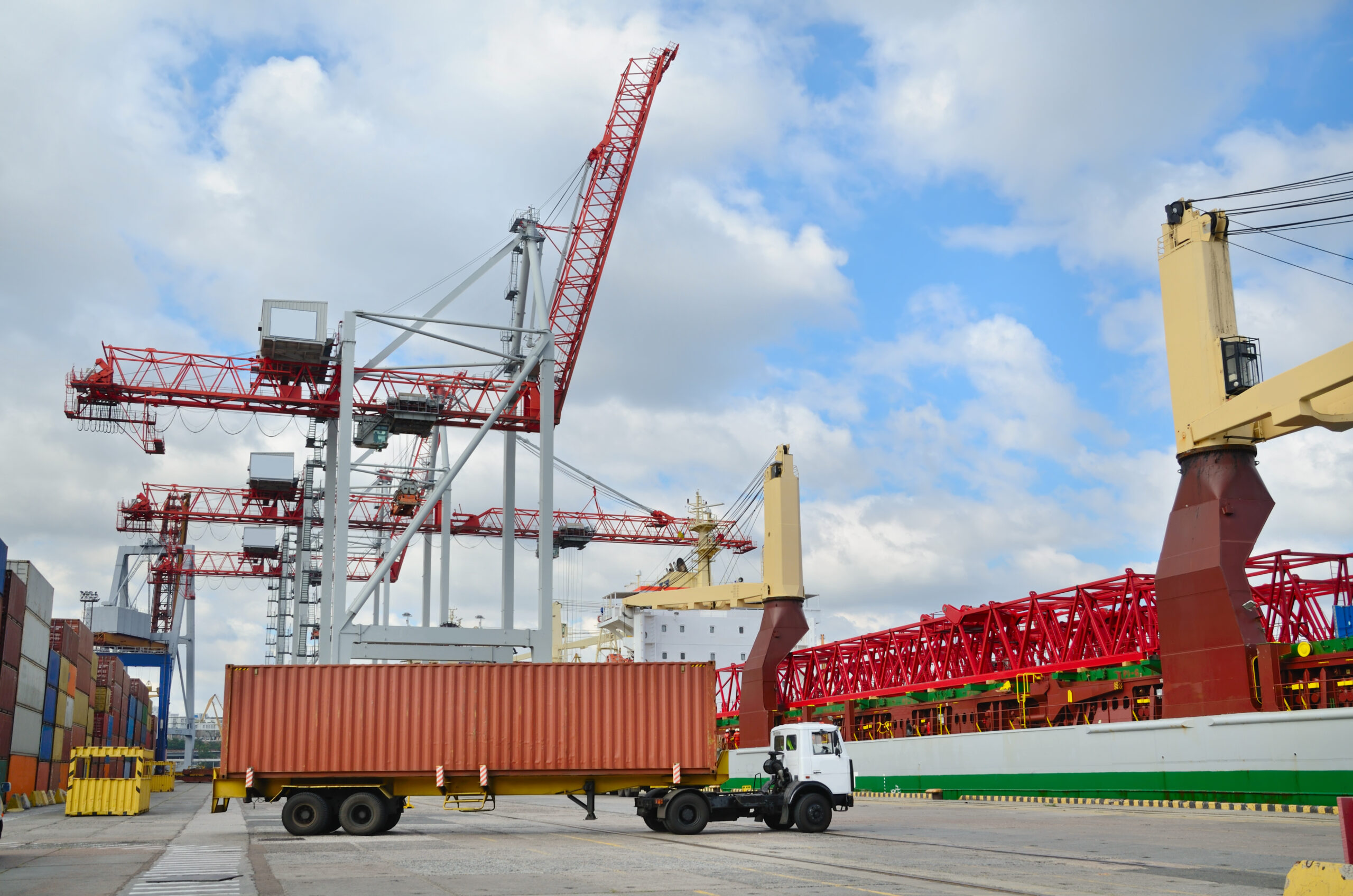 Packing and Kitting in the UK vs Import Options – Which is Best?